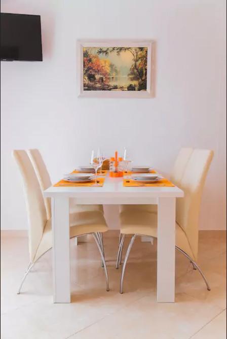 Apartment Kristian Bol
